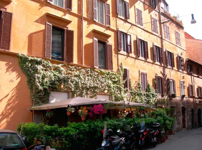 best hotels Near Trevi Fountain Rome, hotels close to Trevi Fountain Rome Italy