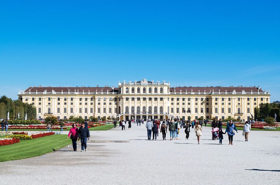  a trip to the Schönbrunn Palace, Complete Route Guide to Visiting the Roman Schönbrunn Palace, Best Route to the Roman Schönbrunn Palace