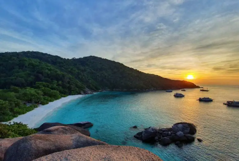 best luxury beach resort in Thailand, top islands in Thailand, popular island in Thailand to visit, best island in Thailand for nightlife,