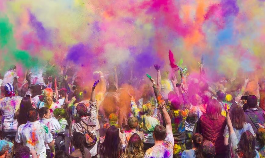 best places to celebrate Holi in India,visit these places during Holi,beautiful cities in 2022 to celebrate Holi,best locations in India for celebrating Holi,best places in South India to experience the celebration of Holi