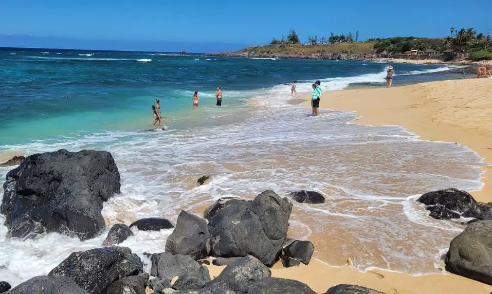Gorgeous beach in Maui,Beaches in Maui,list of Maui’s best beachesMaui’s gorgeous beaches,beautiful beaches in Maui,Maui beach resort,beautiful black sand beaches in Maui, Napili beach Maui,water sports beach in Maui,Olowalu beach in Maui,crescent-shaped beach in Maui,family-friendly beach in Maui