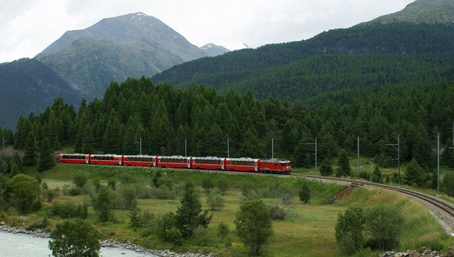 world's most scenic railway journeys, Gotthard Panorama Express, Swiss trains, Swiss rail network, most picturesque train in Switzerland