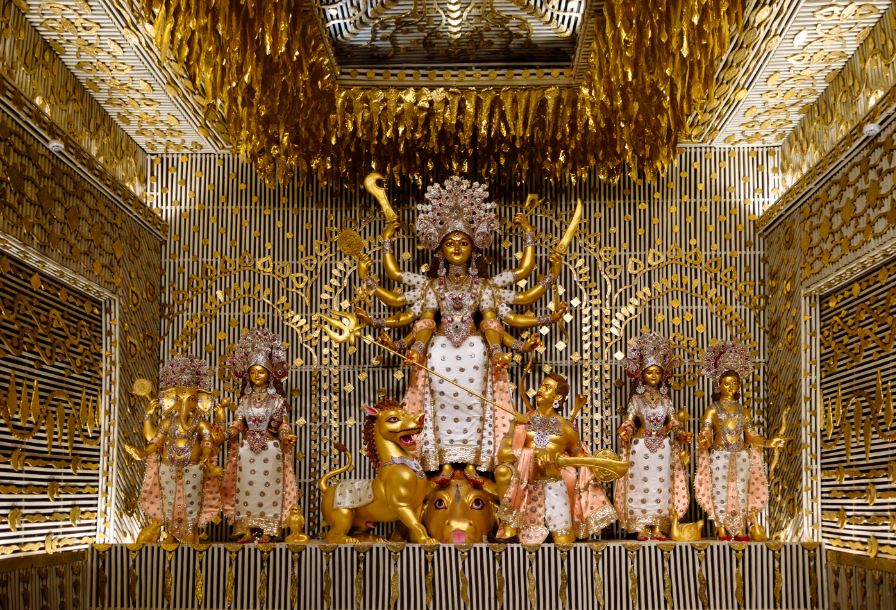 Durga Puja festival, places to visit in Kolkata, celebrate Durga Puja, Durga Puja celebrations, popular pandals in Kolkata, visit this Durga Puja pandal, Sreebhumi Durga Puja, Sreebhumi Durga Puja Pandal, best Durga puja pandal, pandal hopping, festival in Kolkata, Durga Puja festival