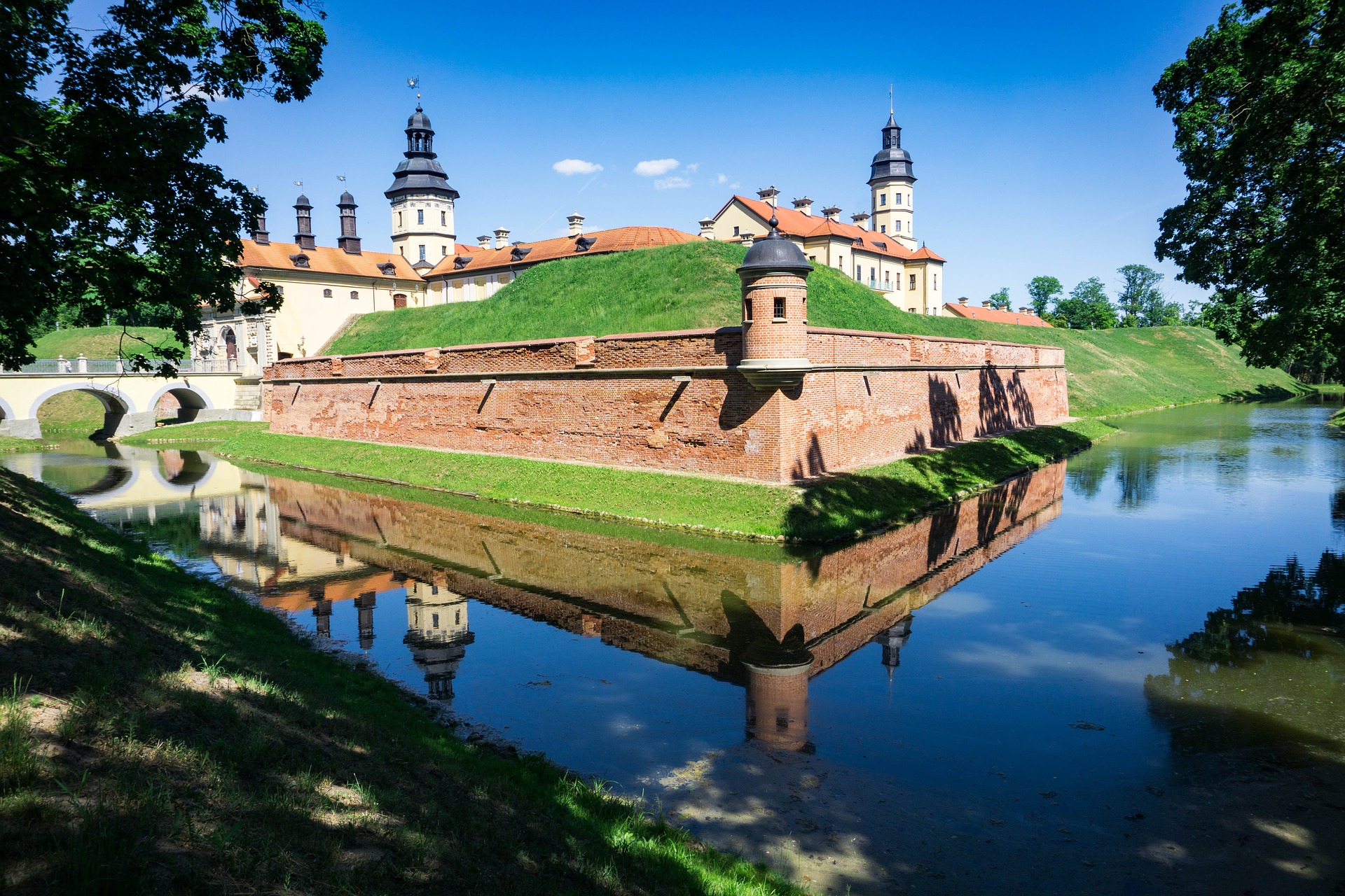 Famous Monuments in Belarus | Most Visited Monuments in BelarusWorld ...