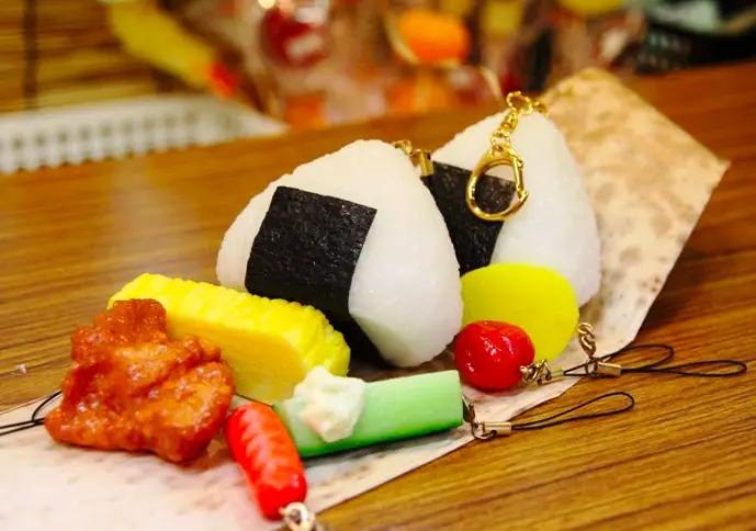 top-10-things-to-buy-in-osaka-japan-what-souvenirs-to-buy-in