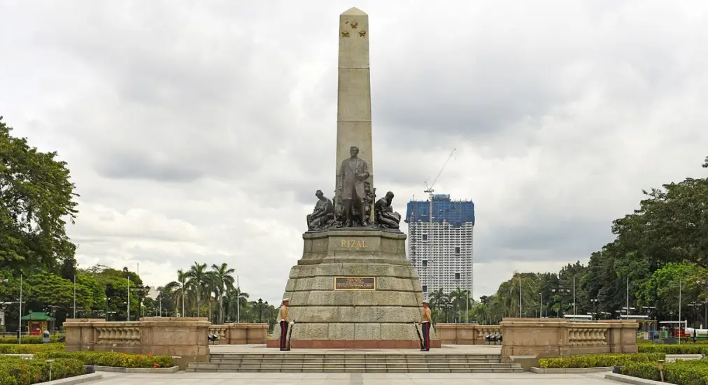 most-visited-monuments-in-philippines-l-famous-monuments-in