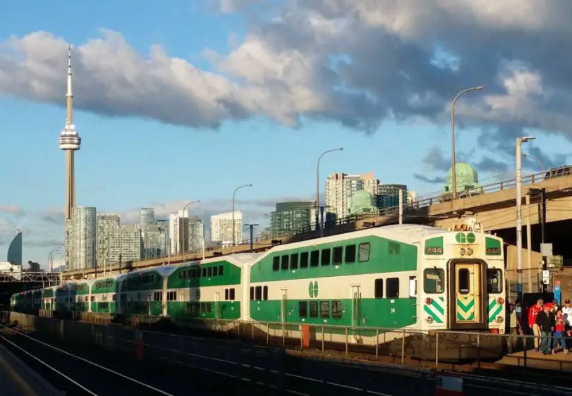 A Route Guide to Reach the CN Tower, Toronto