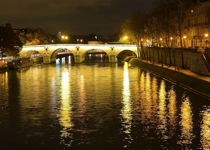 Explore Seine River in Moon-light