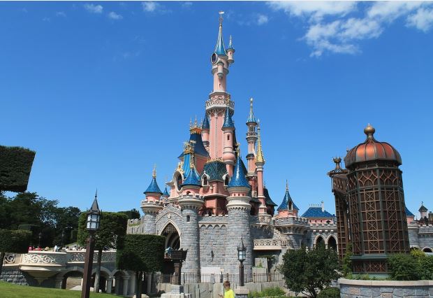 Time to Visit Disneyland Paris, the best time to visit Disneyland Paris, the Best month to visit Disneyland Paris