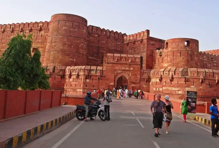 Agra Popular, Jama Masjid, Agra famous to visit, Kinari Bazar, why Agra is so popular