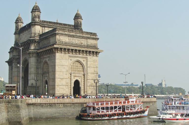 local trains in Mumbai, Mumbai is famous for its, Mumbai famous to visit, what is Mumbai best Known for