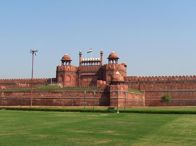 Best Route to the Roman Red Fort, taxis to reach this Red Fort, train route to reach this Red Fort