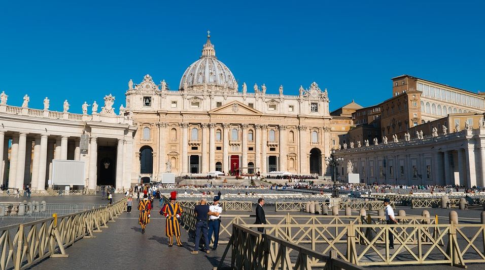  trip to the St. Peter’s Basilica, Complete Route Guide to Visiting the St. Peter’s Basilica, Best Route to the St. Peter’s Basilica, boats to reach this St. Peter’s Basilica,