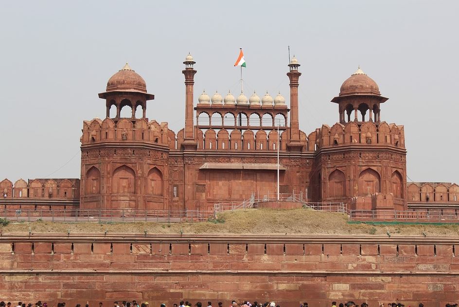 Best Route to the Roman Red Fort, taxis to reach this Red Fort, train route to reach this Red Fort