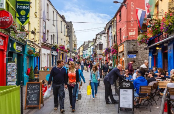 safest places to visit in Ireland are collated along with complete updates for the travel in Ireland during Covid-19. Keywords: complete travel updates of Ireland during Covid-19, 5 famous places in Ireland to visit, top places to visit in Ireland