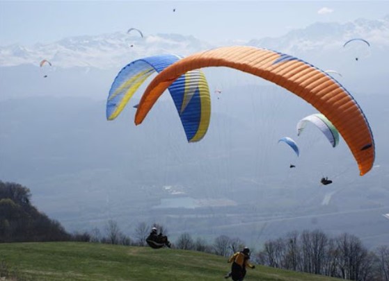 list of 10 places in France for paragliding, beginner schools in France for paragliding, paragliding in France, popular paragliding places in France, ideal place in France for paragliding, paragliding spot in France