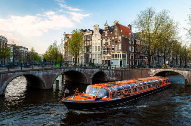 ,places to visit in winter,winter destinations, best places in Amsterdam,best places to travel in winter,best winter vacations with snow,Amsterdam in winters,winter vacation in Amsterdam,explore Amsterdam